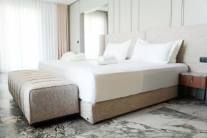 Suite With Hot Tub