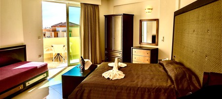 Superior Apartment with Terrace SPA & Glass Pool Access