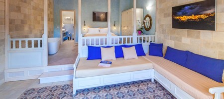 Grand Suite with Private Garden and Outdoor Hot Tub “Panselinos”