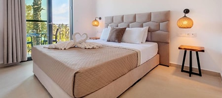 Deluxe room with sea view & balcony