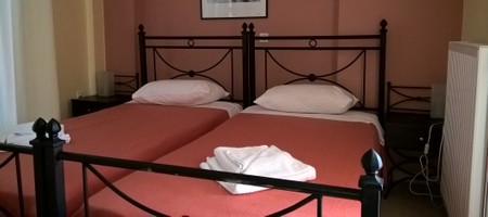 Twin bed studio