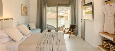 Junior Suite with Shared Pool