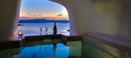 Cave Executive Suite Hot Tub