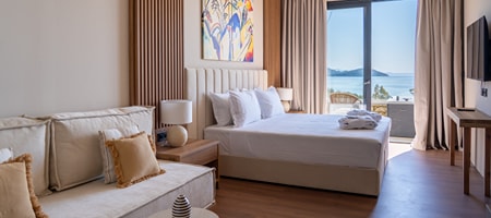 Deluxe Room with Private Jacuzzi & Sea View
