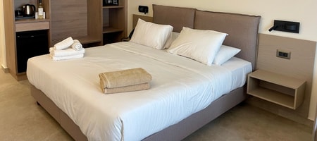 Lower Level Room with terrace fr