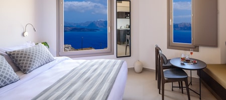 Junior Suite with Heated Jacuzzi and Caldera View