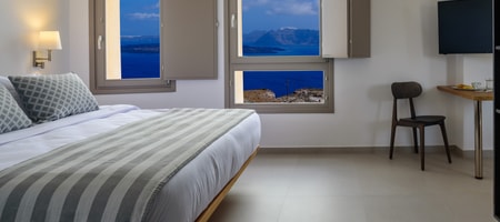 Senior Suite with Heated Jacuzzi and Caldera View