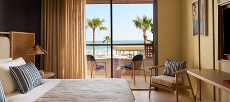 Deluxe Room Frontal Sea View
