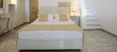 Imperial Cave Suite – Caldera Sea view & Volcano View