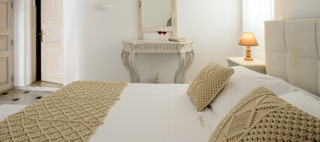 Petite Cave Suite – Caldera Sea view & Volcano View
