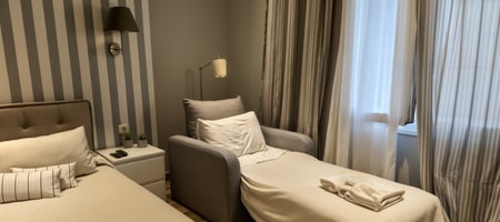 Magnolia | Two Bedroom Apartment Direct Access to the Garden with Shower