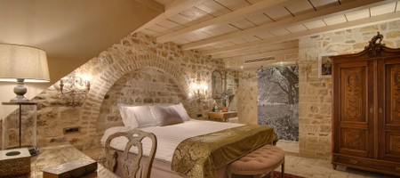 Byzantine King Room with Fireplace | Οντάς του Στάυρου