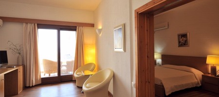 ONE BEDROOM SUITE SIDE SEA VIEW