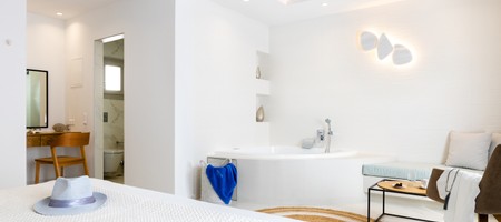 Junior Suite with Sea View and Spa Bath