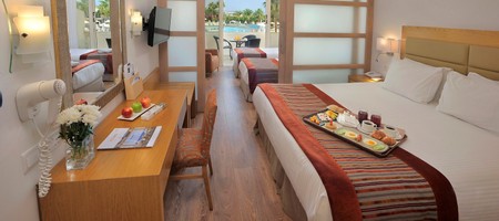 Family Junior Suite with Pool and Garden View