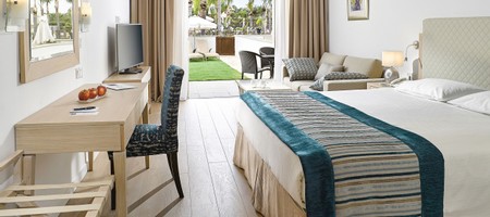 Deluxe Superior Room with Private Garden and Pool View