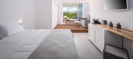 Junior Suite Garden View with Outdoor Jacuzzi