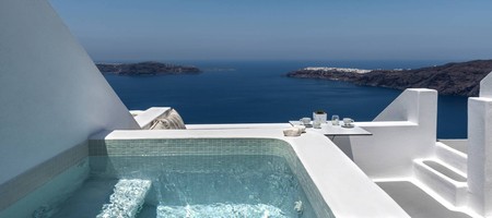 Honeymoon Suite with Outdoor Hot Tub and Caldera View