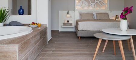 Deluxe Suite with Indoor or Outdoor Jacuzzi Garden View & Limited Sea View