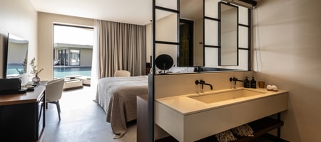 Superior Suite Swim Up Partial  Sea View