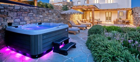 VILLA LUISA | 4 BR Villa with Outdoor Hot Tub