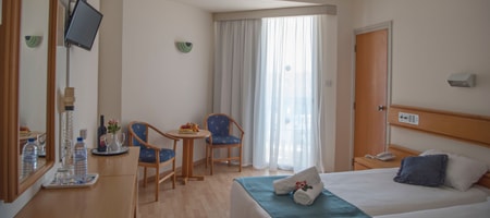 Single Pool View Room