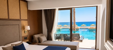 Deluxe Suite Sea Front Sharing Pool