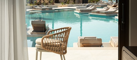 Luxury Suite Open plan - Sea Front Sharing Pool