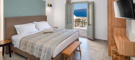 DELUXE SUITE ONE BEDROOM and a Living Room with SEA CALDERA VIEW