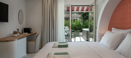 Comfort Room with Jacuzzi
