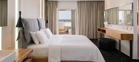 Deluxe Suite with Outdoor Jetted Tub & Sea View