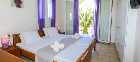 Villa 3 bedrooms with side sea view