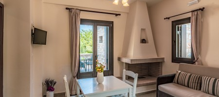 Family Double Room Apartment "Yakinthos"
