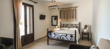Family Ground Floor Apartment "Klytia"