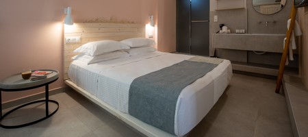 Two Bedroom Suite - Pool Front 70m²