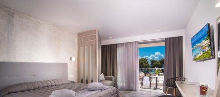 Junior Suite - Side Sea View