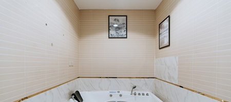 One-Bedroom Jacuzzi Suite