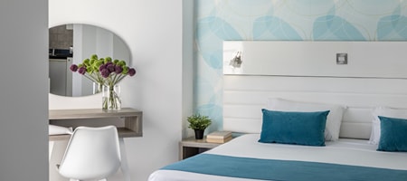 Junior Suite Sea & Pool View