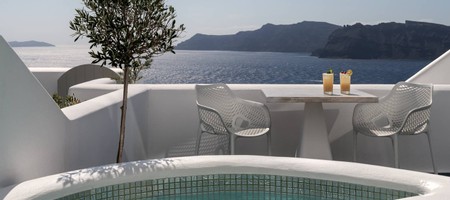 Honeymoon Suite with Outdoor Hot Tub and Caldera View