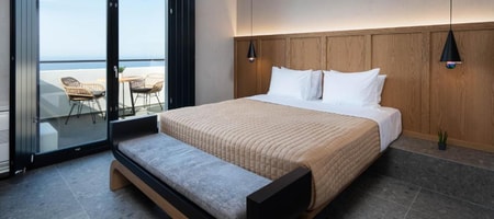 Deluxe Suite with Hot Tub and Sea View