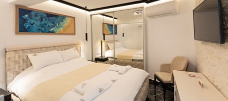 Premium Two Bedroom Suite Split Level with Sea View & Outdoor Jetted Tub