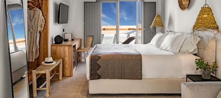 Queen Suite with Spa Bath