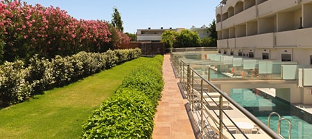 Deluxe Swim Up Suite - Two Deluxe Swim Up Rooms Interconnected