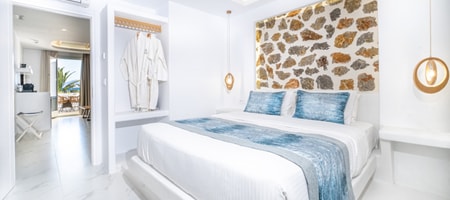 Deluxe Suite with Outdoor Jacuzzi & Sea View