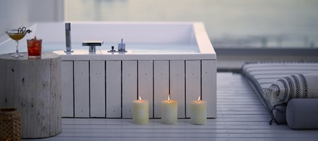 Beachfront Executive Junior Suite with Sea View - Outdoor Jacuzzi