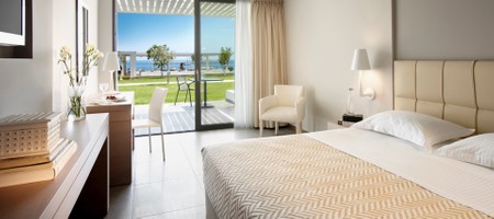 Beachfront Deluxe Double Room with Sea View