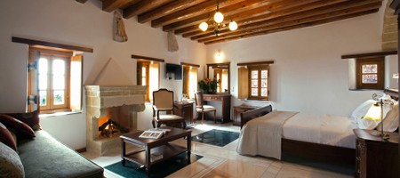 Deluxe One-Bedroom Suite 2