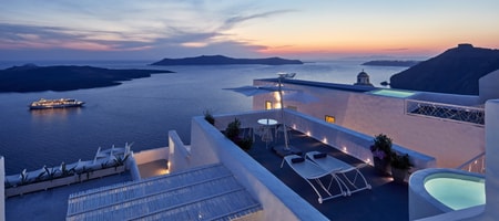 Honeymoon Executive Suite with  Hot Tub and Caldera View