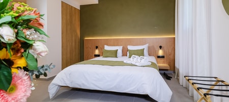 Deluxe Family Room with Outdoor Jacuzzi - Atrium View