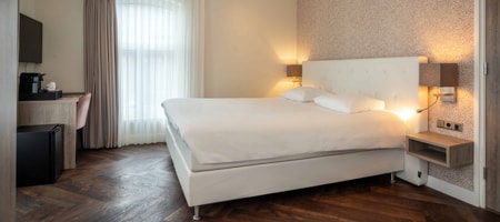 Luxury room with bath and balcony (24m2)
